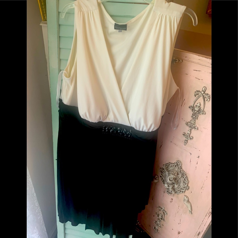Enfocus sz 20 cream/black beaded cocktail dress